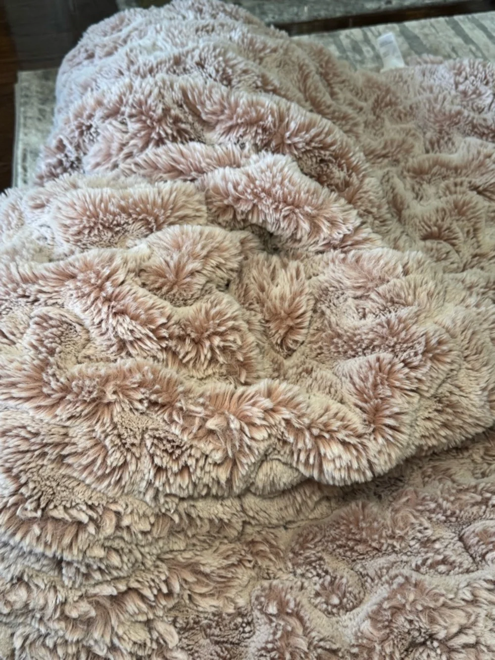 🩰🧸 Anthropologie Blush Luxe Faux Fur Cozy Throw Blanket 🧸🩰
